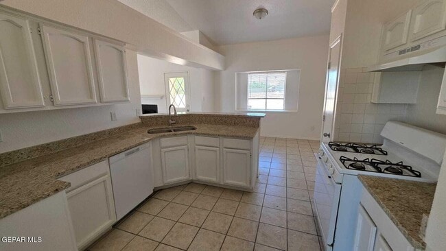Building Photo - 1529 Plaza Verde Dr