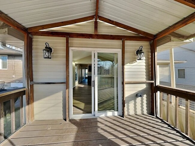 Building Photo - 3101 Nevada Ave S