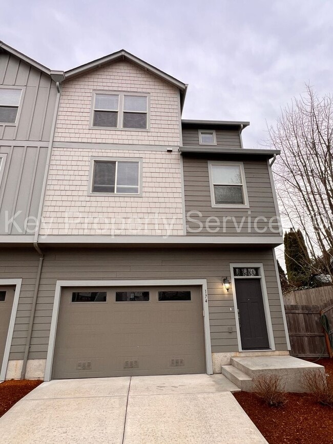 Building Photo - Woodland Townhome with Huge Tandem Garage
