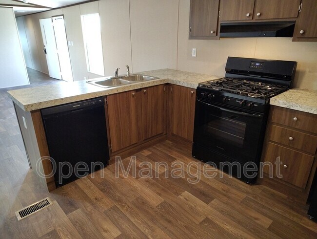 Building Photo - 24 Erin Ln