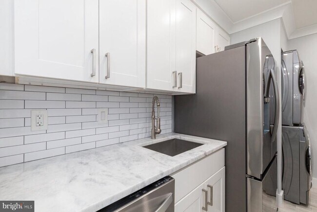 Building Photo - 255 S Pickett St