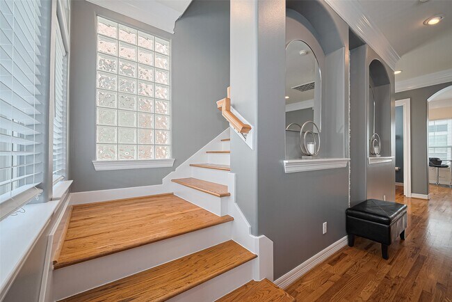 Building Photo - 3925 Floyd St