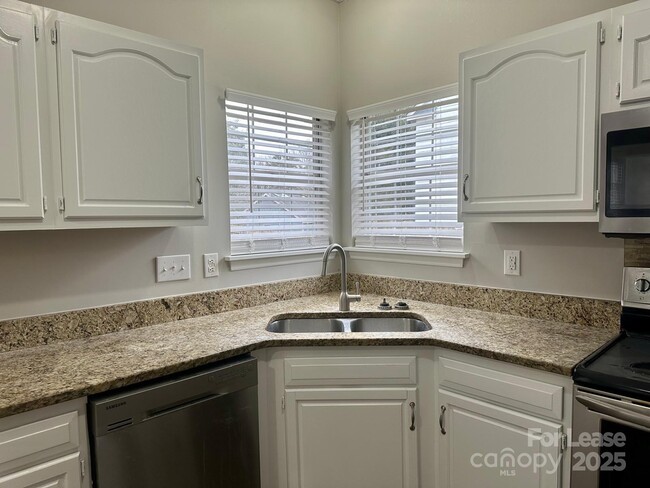 Building Photo - 13809 Stephendale Dr