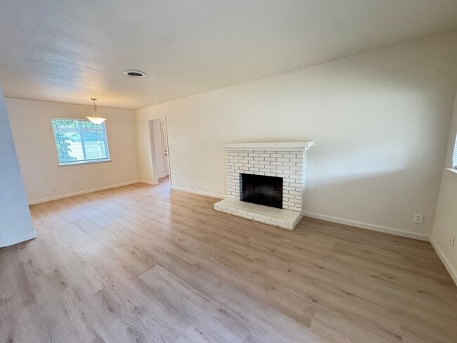Building Photo - 3 bed /1 ba house - Yuba City