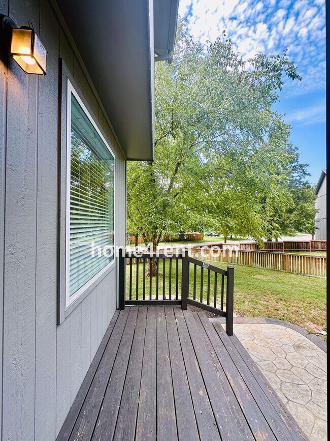Building Photo - A Fantastic Four Bedroom, Olathe Home w/ N...
