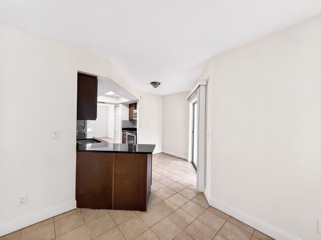 Building Photo - Annual rental offering privacy and space on 1.14 acres in Naples!