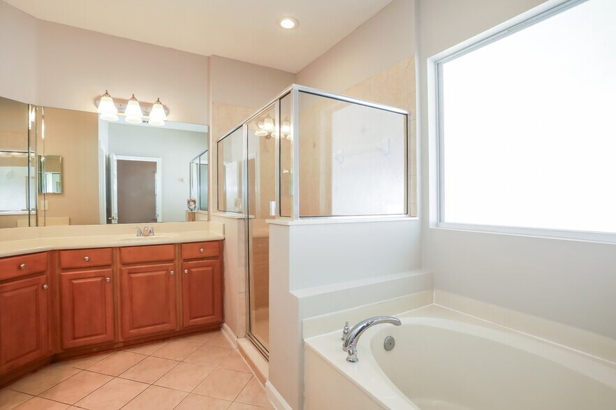 Building Photo - 3092 Litchfield Dr