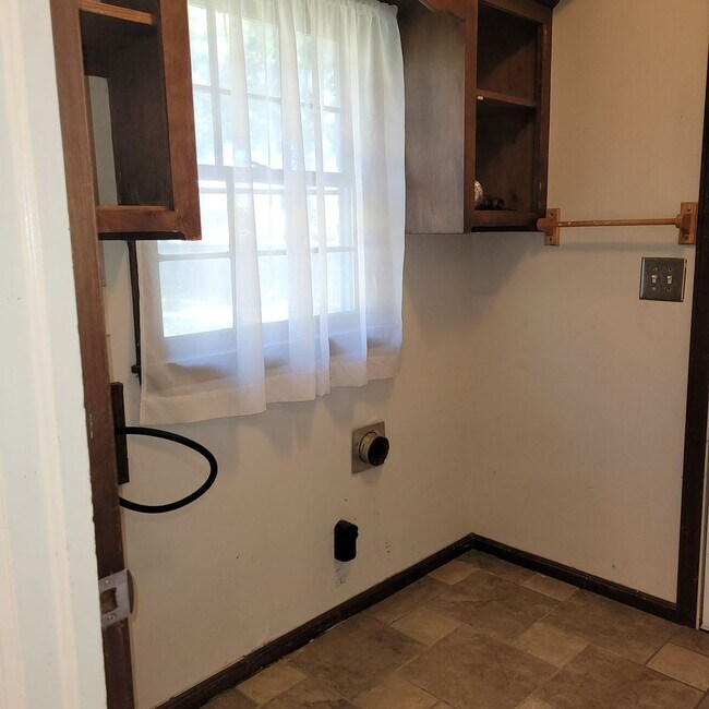 Building Photo - 3 br, 2.5 bath House - 14 Sorento Blvd.
