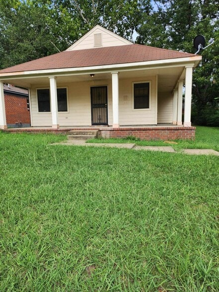 Primary Photo - 1548 Pillow St