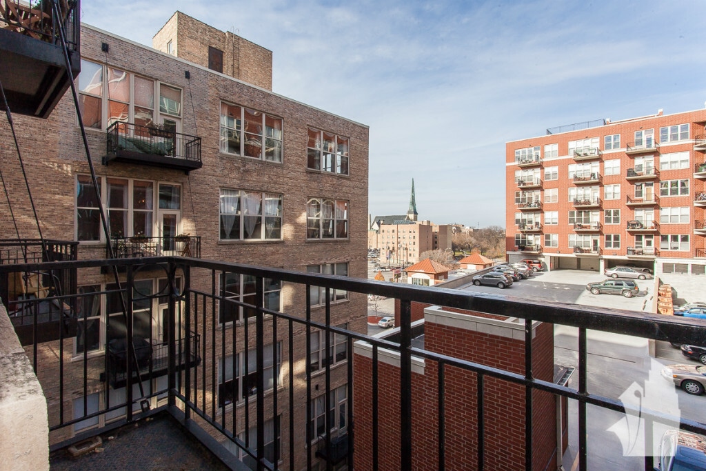 Building Photo - 1500 W Monroe St