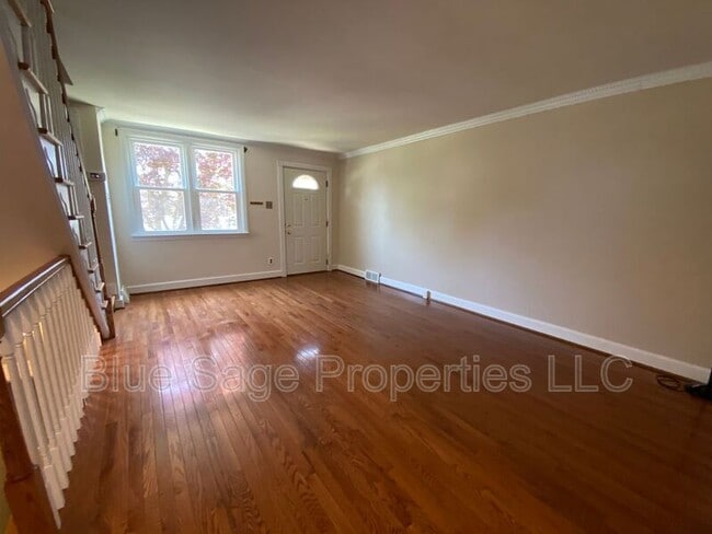 Building Photo - 227 Pine St