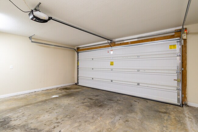 Building Photo - 624 Drakewood Rd