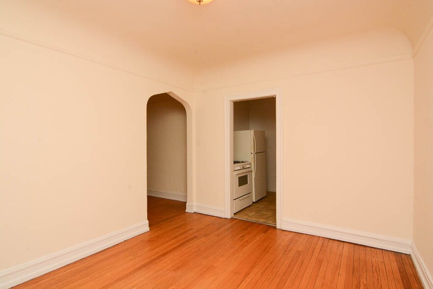 Building Photo - 2948 N Albany Ave