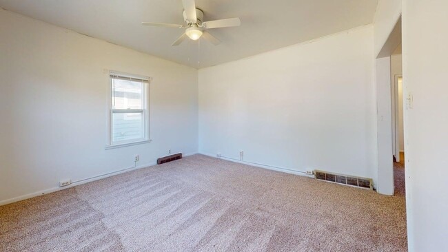 Building Photo - Downtown Ames Duplex - Main Floor Unit