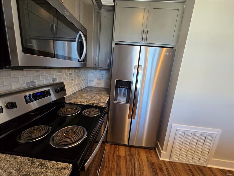 Building Photo - 61 Main St