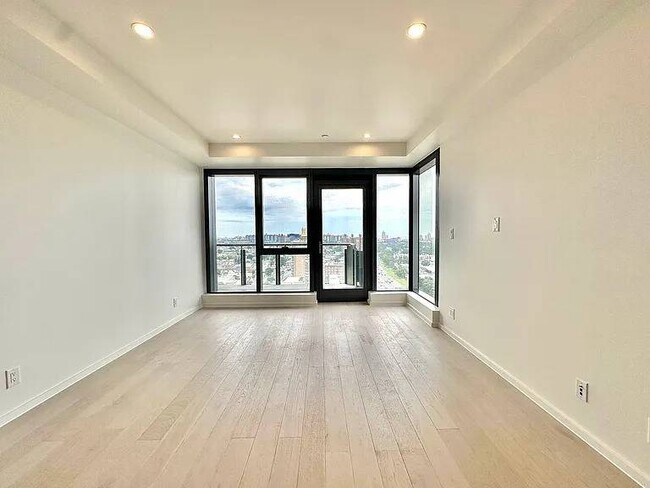 Building Photo - 2286 Cropsey Ave