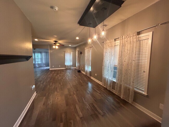 Building Photo - Huge 4BR home in beautiful neighborhood Wellborn Village in Ladson!