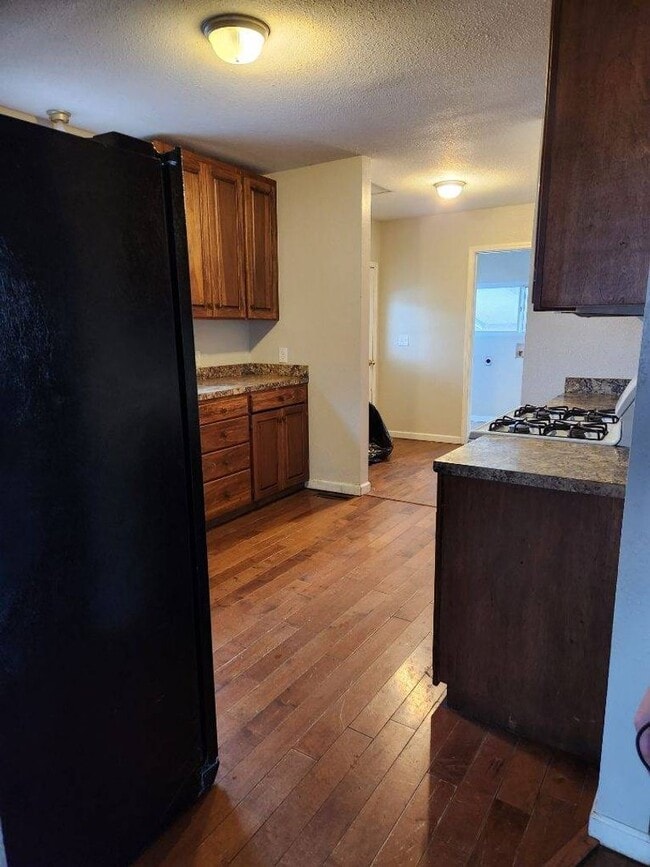 Building Photo - AVAILABLE NOW!! Cozy 2-Bedroom Home with Big Yard – Pet Friendly