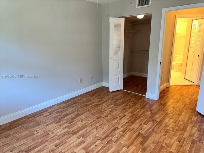 Building Photo - 460 S Park Rd