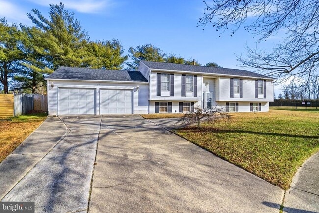 Building Photo - 26 Dover Ln