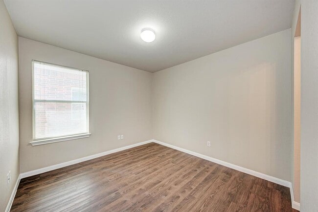 Building Photo - 18613 White Water Cove