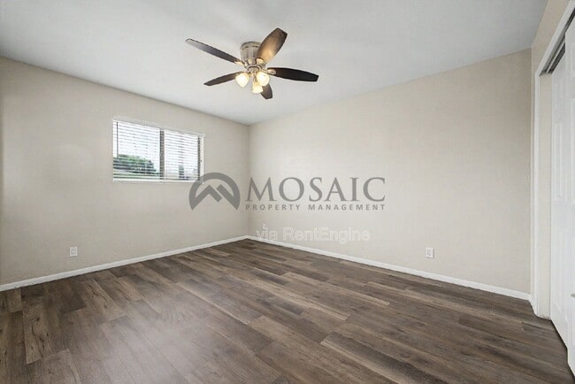 Building Photo - 1531 W 7th St