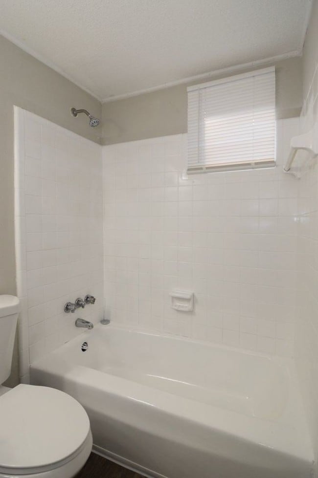 Building Photo - 1602 Apple Valley Dr