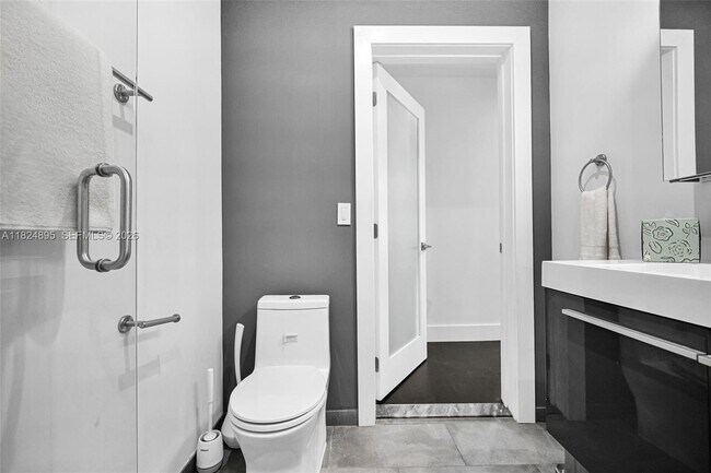 Building Photo - 150 NE 50th St