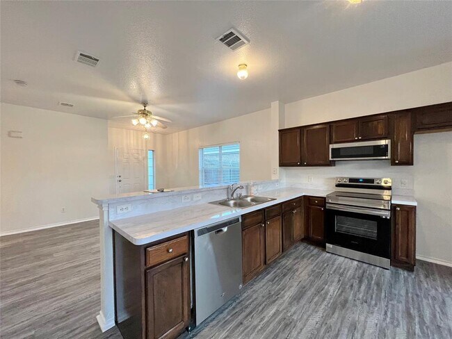 Building Photo - 703 Donny Brook Dr