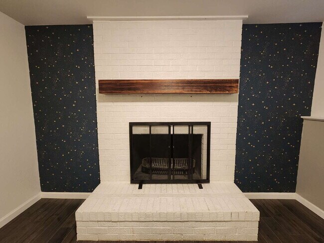 Building Photo - Spacious 5 Bed Home with Finished Basement, Multiple Living Areas & Private Backyard