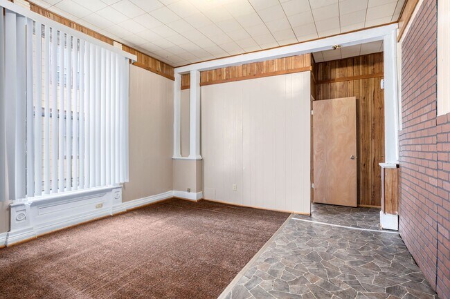 Building Photo - 117 W. Division Street