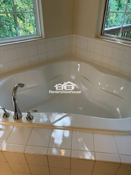 Building Photo - 7524 Stonehouse Run Dr