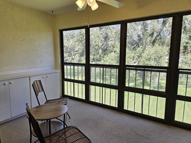 Building Photo - Seasonal Short-Term 2 Bedroom 2 Bathroom 2nd Floor Condo in Estancias of Capri Isles!