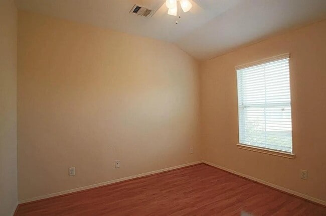 Building Photo - 3518 Clearview Cir