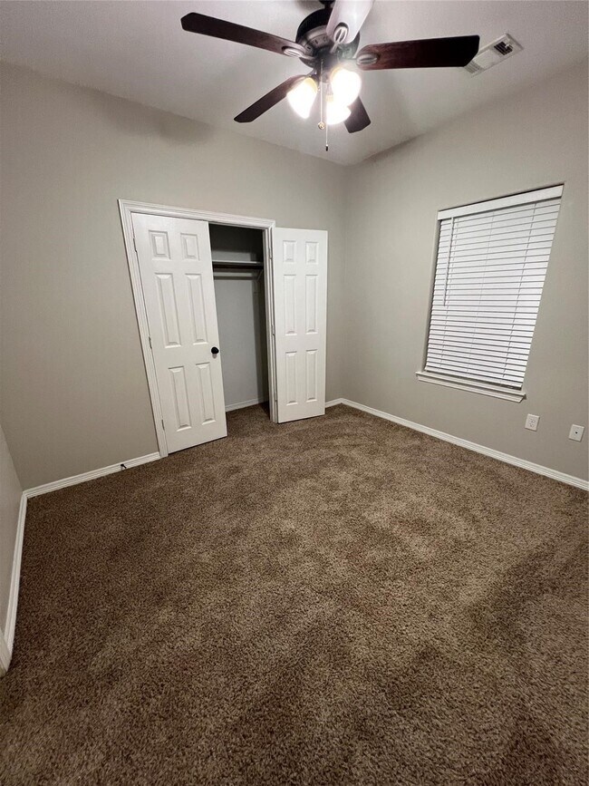 Building Photo - 18331 Hillingdon Ln