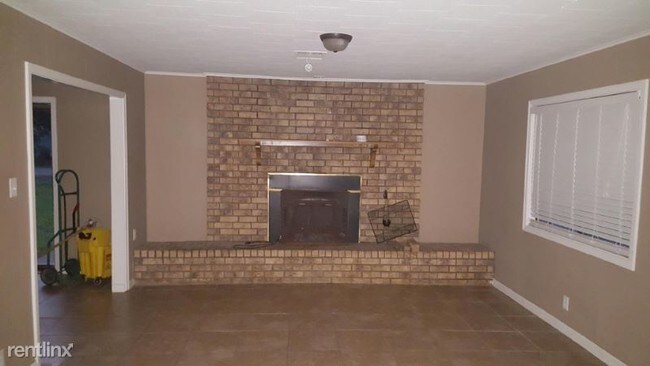 Building Photo - 4 br, 1 bath House - 808 Roselawn Dr.