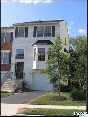 Primary Photo - 411 S Oak St