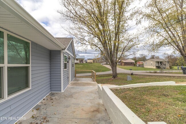 Building Photo - 4910 Cleage St SW