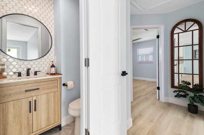 Building Photo - 902 SW 17th St