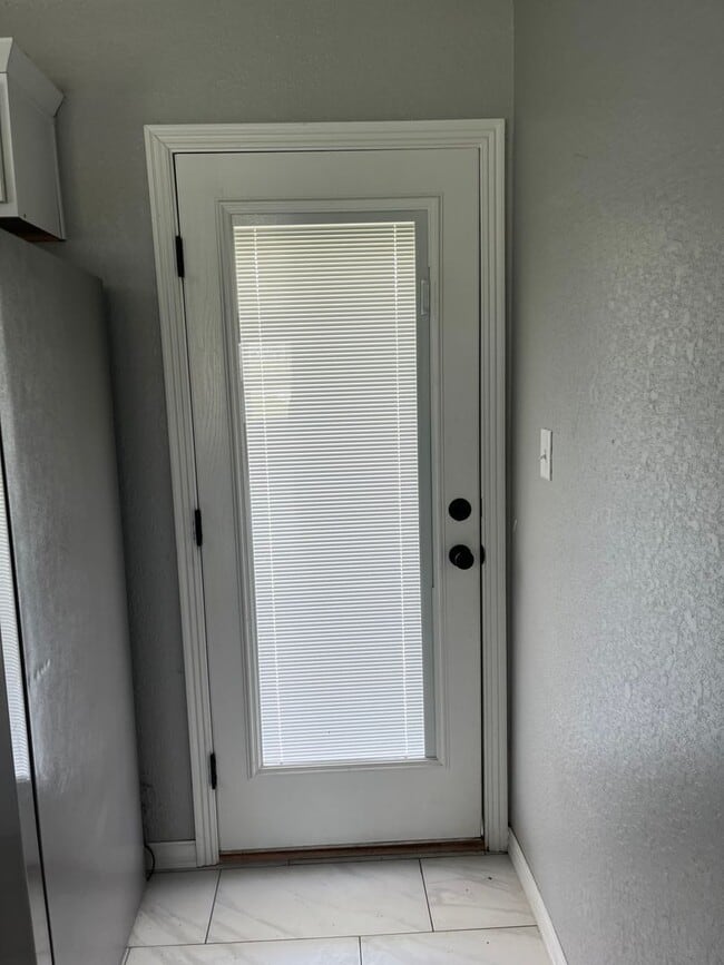 Building Photo - COX-NORTHRIDGE DRIVE TOWNHOMES