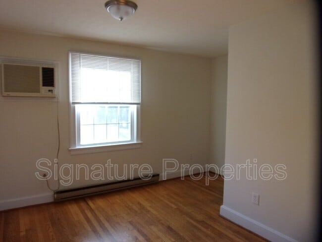 Building Photo - 8329 Meadowbridge Rd