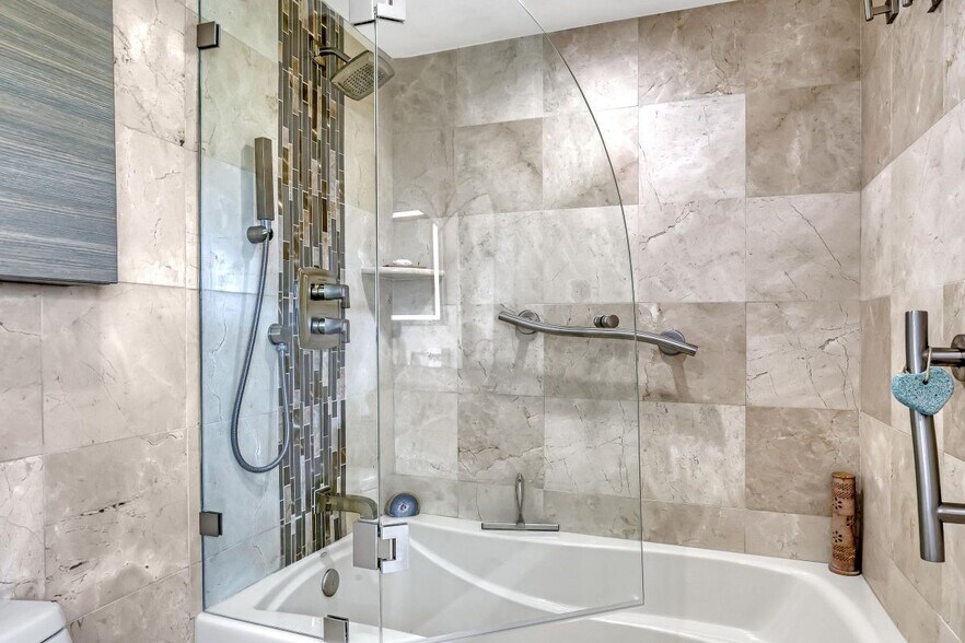 Building Photo - 3450 S Ocean Blvd