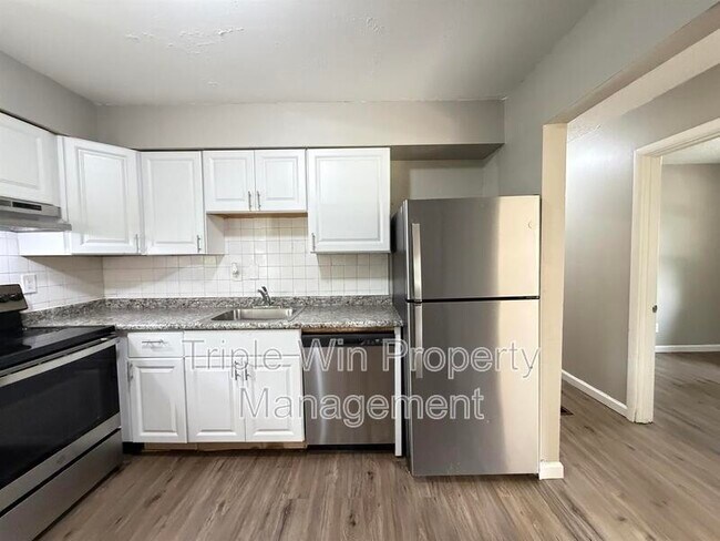 Building Photo - 1113 Highmont Dr