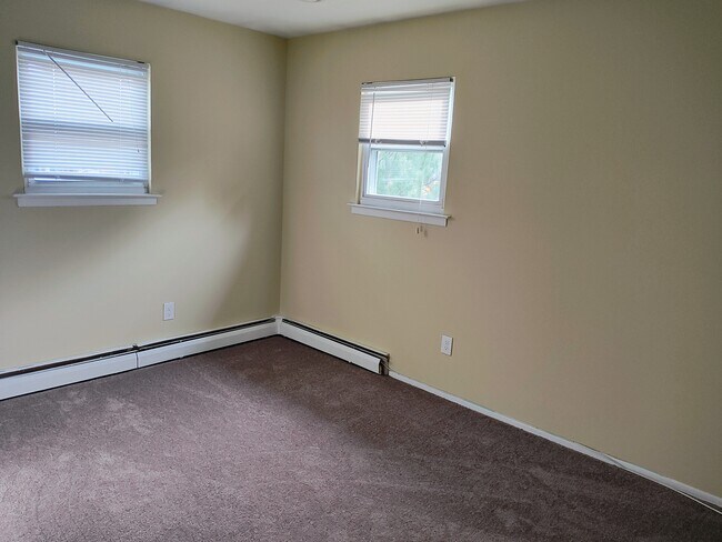 Building Photo - 5 Linden Ave