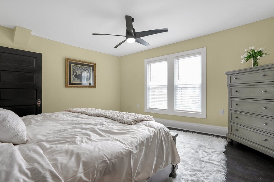 King bed - 1756 Oak St