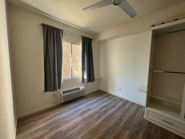 Building Photo - Beautiful 2Br/2Ba Townhome In Little Italy...