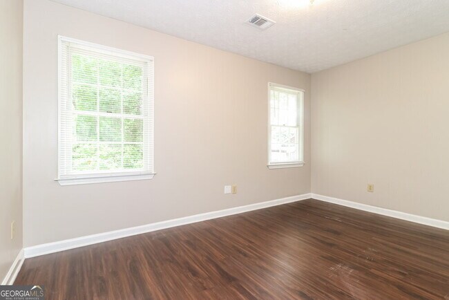 Building Photo - 2885 Summit View Ct