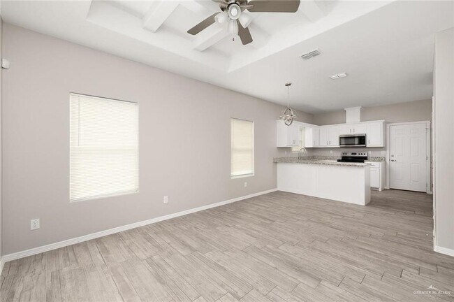 Building Photo - 1804 Davenport St