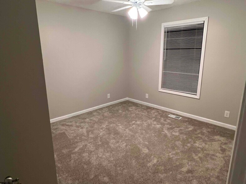 Building Photo - 4053 Maxanne Dr NW