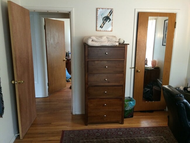 Building Photo - 3 Blocks from CU! Great South Boulder Location Preleasing for August 1st 2026